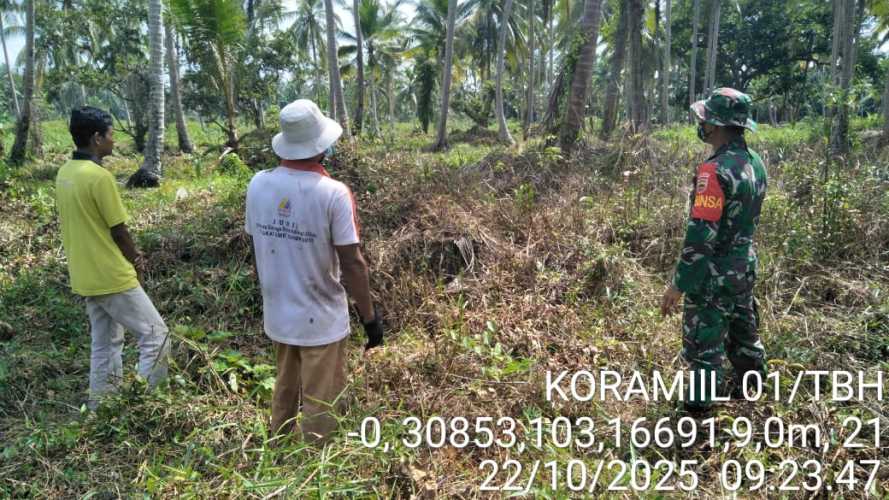 Babinsa Koramil 01/Tembilahan Laksanakan Patroli dan Sosialisasi Tapal Batas di Kelurahan Sungai Beringin