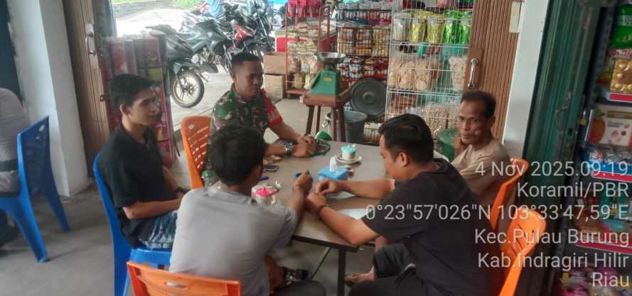 Babinsa Pulau Burung Sosialisasikan Siskamling Wujudkan Kamtibmas yang Kondusif