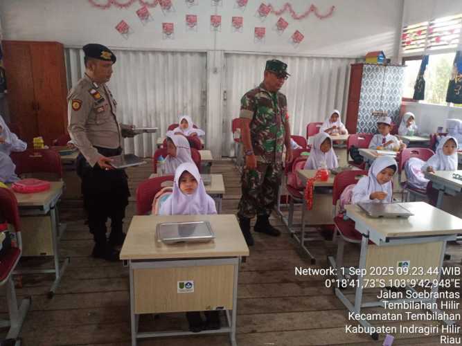 Babinsa Sertu Anton  penggerak dan pengawal program MBG Pemerintah