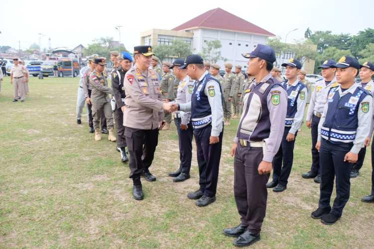 Kapolda Riau Pimpin Apel Gelar Pasukan Operasi Zebra Lancang Kuning 2023.