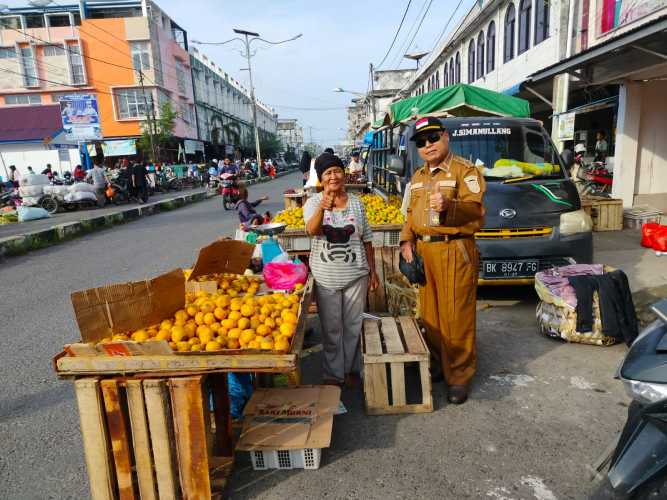 KUPT Persampahan Lakukan Sosialisasi Kepada Pedagang Buah Sudirman