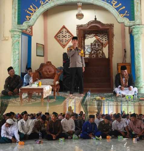 Dalam Acara Maulid Nabi, Kapolsek Kempas Sampaikan Himbauan Pilkada Damai.