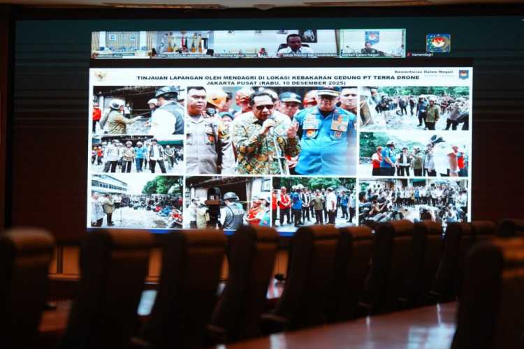 Mendagri Tito Batasi Ketat Perjalanan Luar Negeri Kepala Daerah Hingga 15 Januari 2026