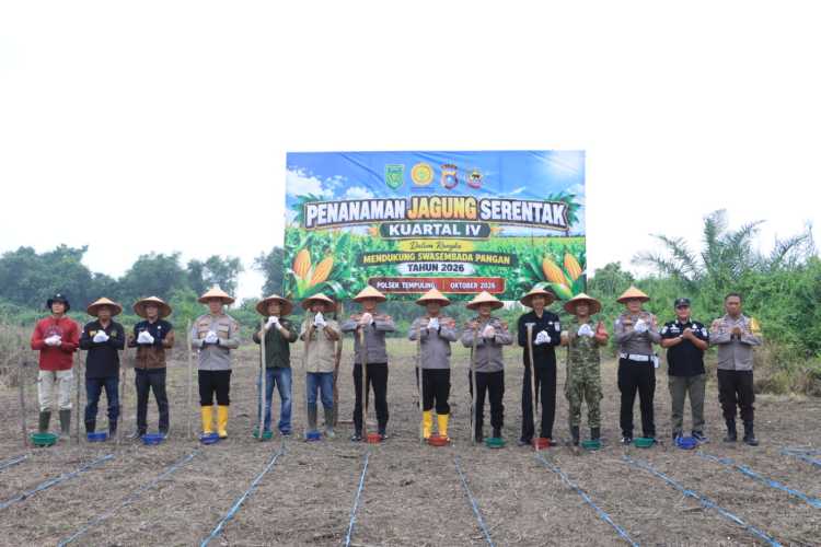 Dukung Asta Cita Presiden, Kapolres Inhil Pimpin Penanaman Jagung Kuartal IV di Tempuling