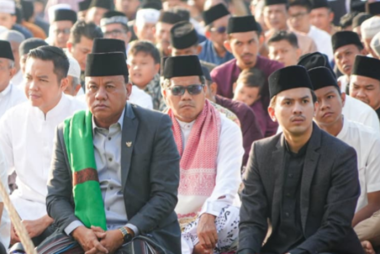 Bupati Suhardiman Amby Salat Iduladha di Lapangan Limuno, Total Hewan Kurban di Kuansing Capai 3.880 Ekor