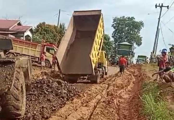 Perbaikan Jalinsel Batang Cenaku, PT KAS Turun Tangan Perbaiki Kerusakan Akibat Hujan