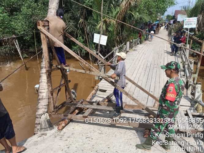 Koptu Sihabuddin Gotong Royong Rehab Jembatan