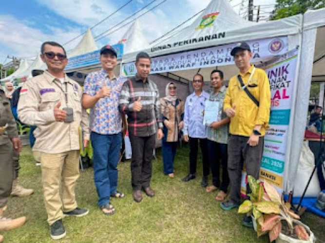 Bupati Bersama Wabup Kampar Kunjungi Stand UMKM Pada Pesta Rakyat