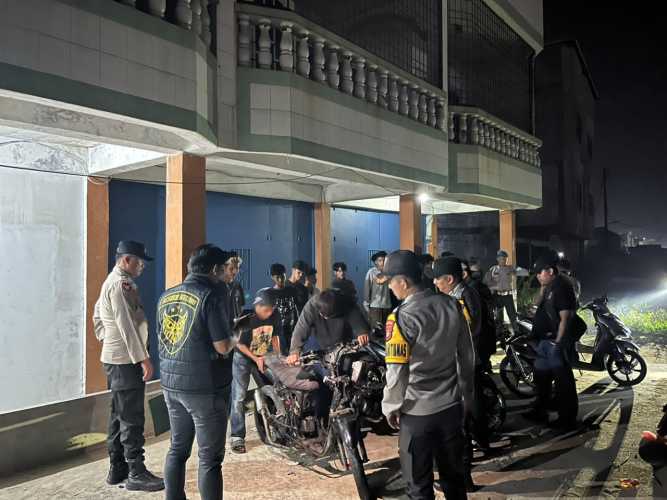 Patroli KRYD Malam, Polsek Kateman Antisipasi 3C dan Balap Liar di Sungai Guntung