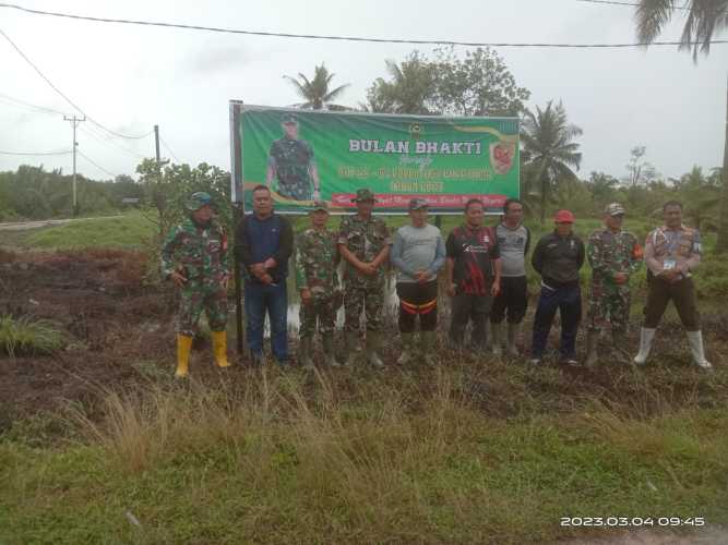 Sempena HUT Ke - 64 korem 031/WB,Koramil 11/Pulau Burung Laksanakan Pengerasan Jalan