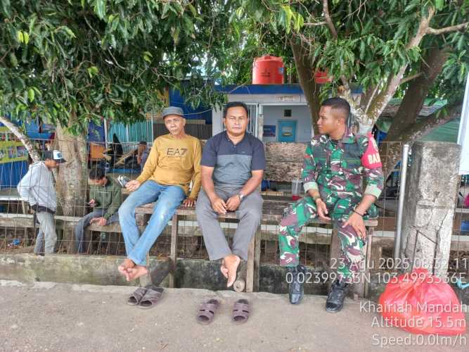 Babinsa Koramil 08/Mandah Tingkatkan Adaptasi Sosial Melalui Komunikasi Intensif dengan Warga Binaan