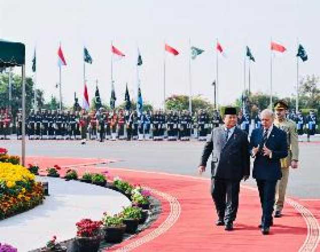 Presiden Prabowo Disambut Hangat PM Shehbaz Sharif dalam Upacara Kenegaraan di Islamabad