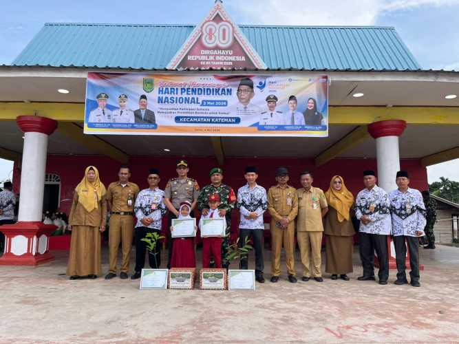 Kapolda Riau Melalui Kapolsek Kateman Berikan Penghargaan kepada Kader Da’i Cilik Green Policing di Kateman
