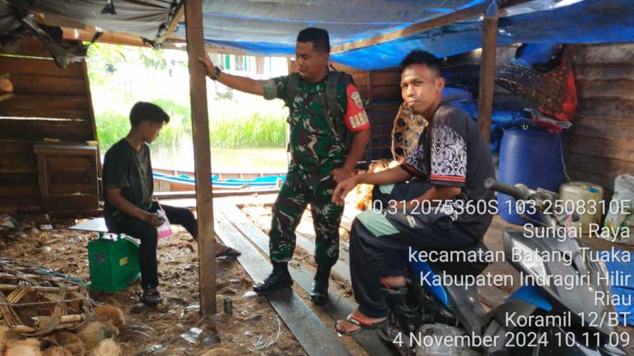 Serka Hepi Martison Melaksanakan Anjangsana Ke Petani Kelapa di Masa Pilkada