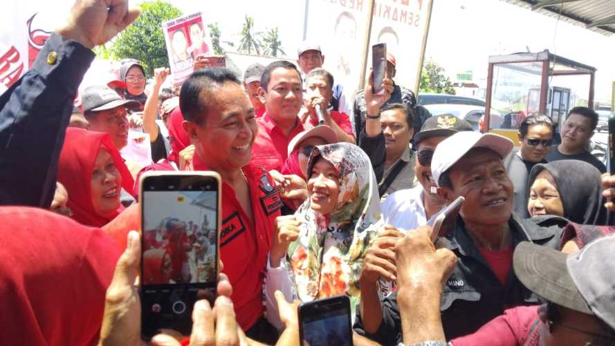 Sambangi Posko Relawan di Kesugihan Cilacap, Andika Perkasa Diteriaki 'Rambo'