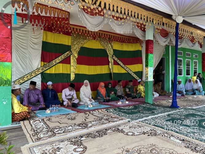 Babinsa Koramil 08/Mandah mendampingi Wabup Inhil Yuliantini dalam safari religi di Ponpes Atthaquirillah Mandah