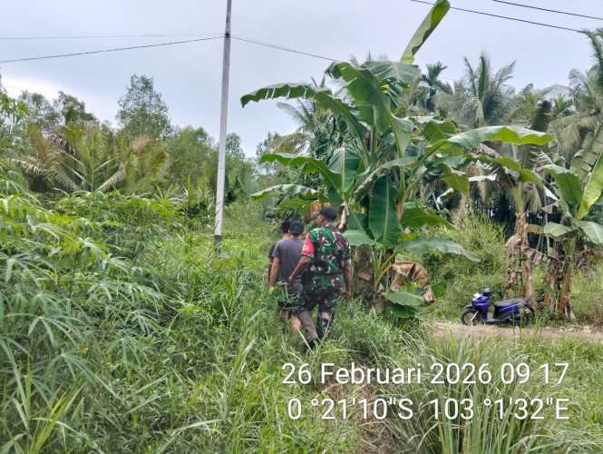 Babinsa Koramil 01/Tembilahan Sertu Suratno Sigap Patroli Tapal Batas, Antisipasi Dini Permasalahan Agraria di Tembilahan Hilir