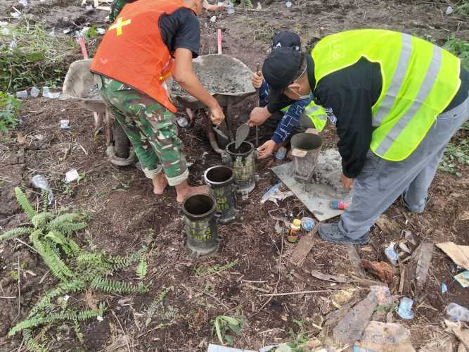 Jamin Mutu Infrastruktur TMMD ke-130, Tim Penguji Lakukan Pengambilan Sampel Beton Pengecoran Jalan di Keritang