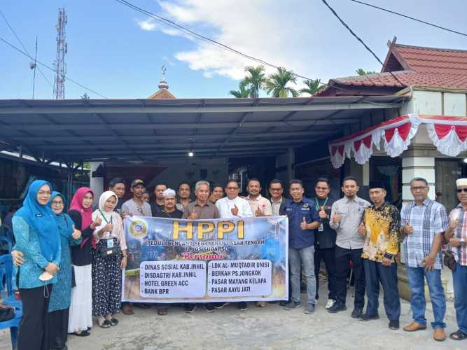 Bupati Inhil Bersama HPPI Serahkan Bantuan untuk Korban Kebakaran Pasar Jalan Yos Sudarso