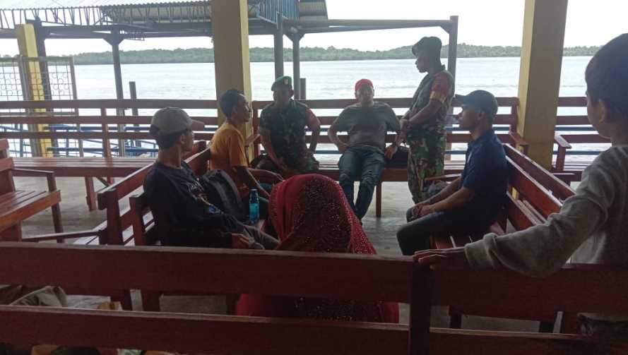 Babinsa Pulau Burung Sosialisasi Pemilukada Damai Bersama Warga Pulau Burung