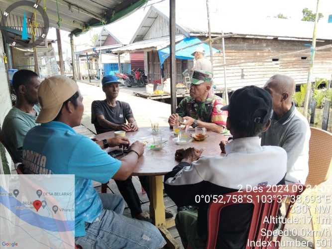 Babinsa Belaras  Mengajak Warga Sukseskan Proses Sidang Pleno Kabupaten