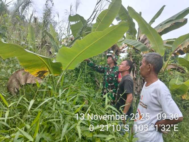 Babinss Koramil 01/Tembilahan Laksanakan Patroli Tapal Batas Untuk Menjaga Keutuhan Wilayah