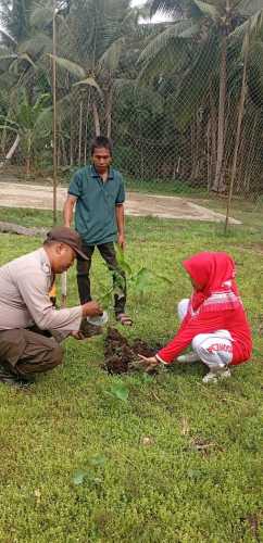 Polsek Enok Laksanakan Green Policing di SDN 024 Desa Rantau Panjang Kec.Enok Kab.Inhil  untuk Edukasi Siswa terhadap Lingkungan