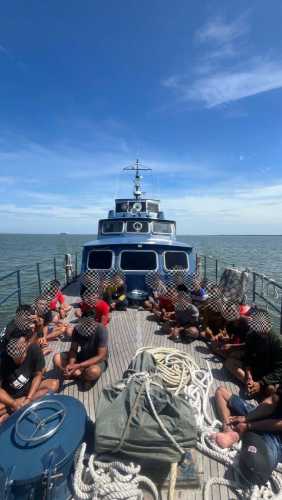 13 PMI Ilegal dan Ribuan Batang Kayu Gagal Dikirim ke Port Klang, Malaysia