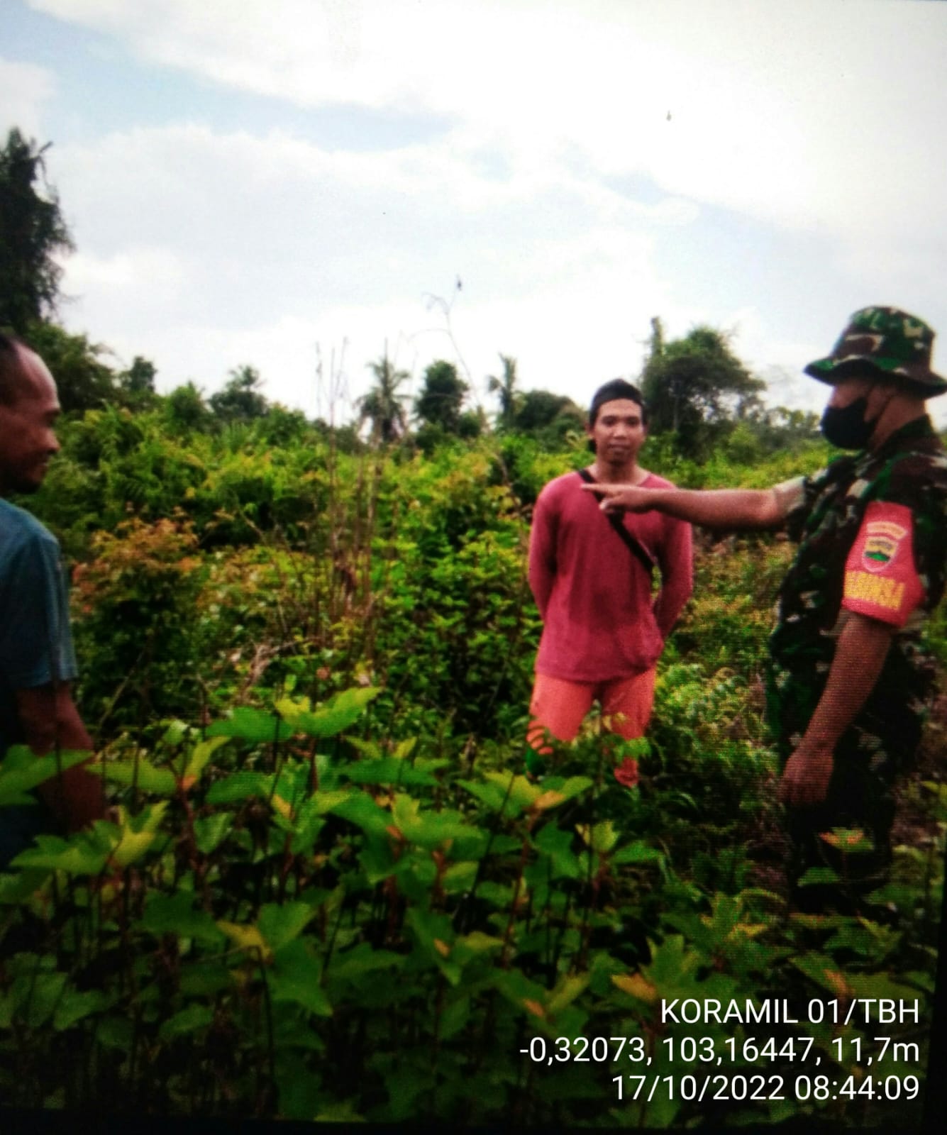 Sertu Syafriadi Koto Babinsa Koramil 01/Tembilahan Mengembalikan Daerah Bebas Karhutlah