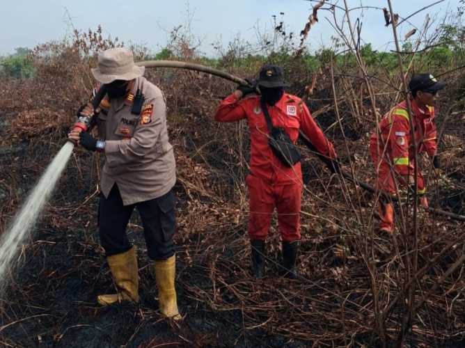 Gempur Karhutla Riau, Kemenhut Kerahkan 160 Personel Manggala Agni ke Titik Api