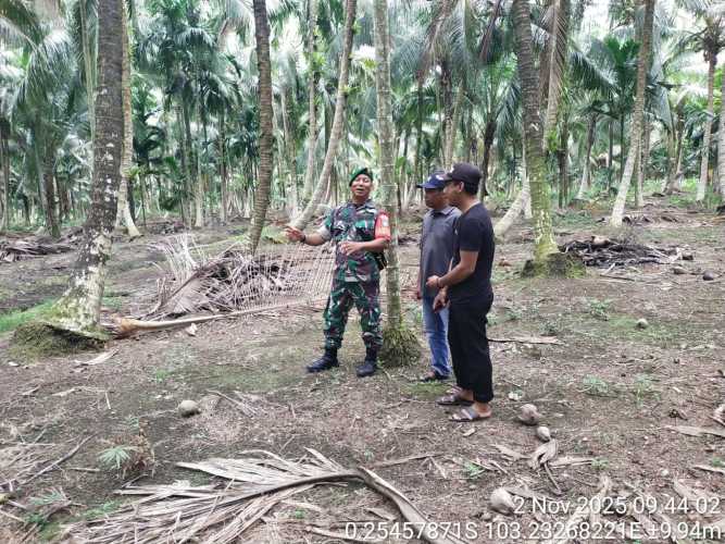 Babinsa Koramil 12/BT Gelar Patroli Lintas Batas di Desa Sungai Dusun, Jaga Keamanan Wilayah