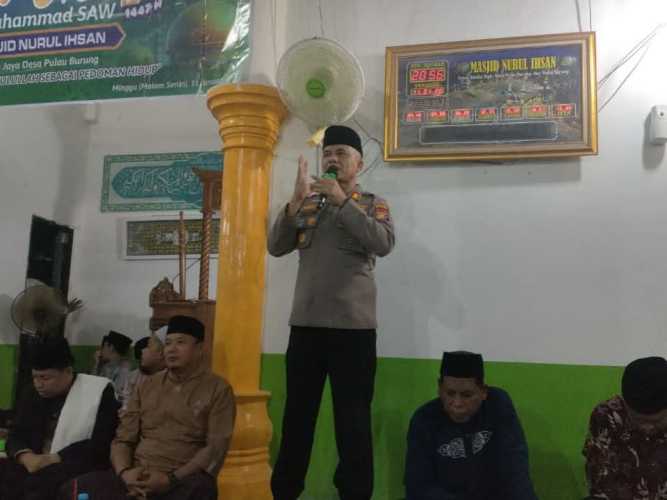 Kapolsek Pulau Burung Sampaikan Pesan Kamtibmas Saat Peringatan Isra Mi’raj di Masjid Nurul Ikhsan