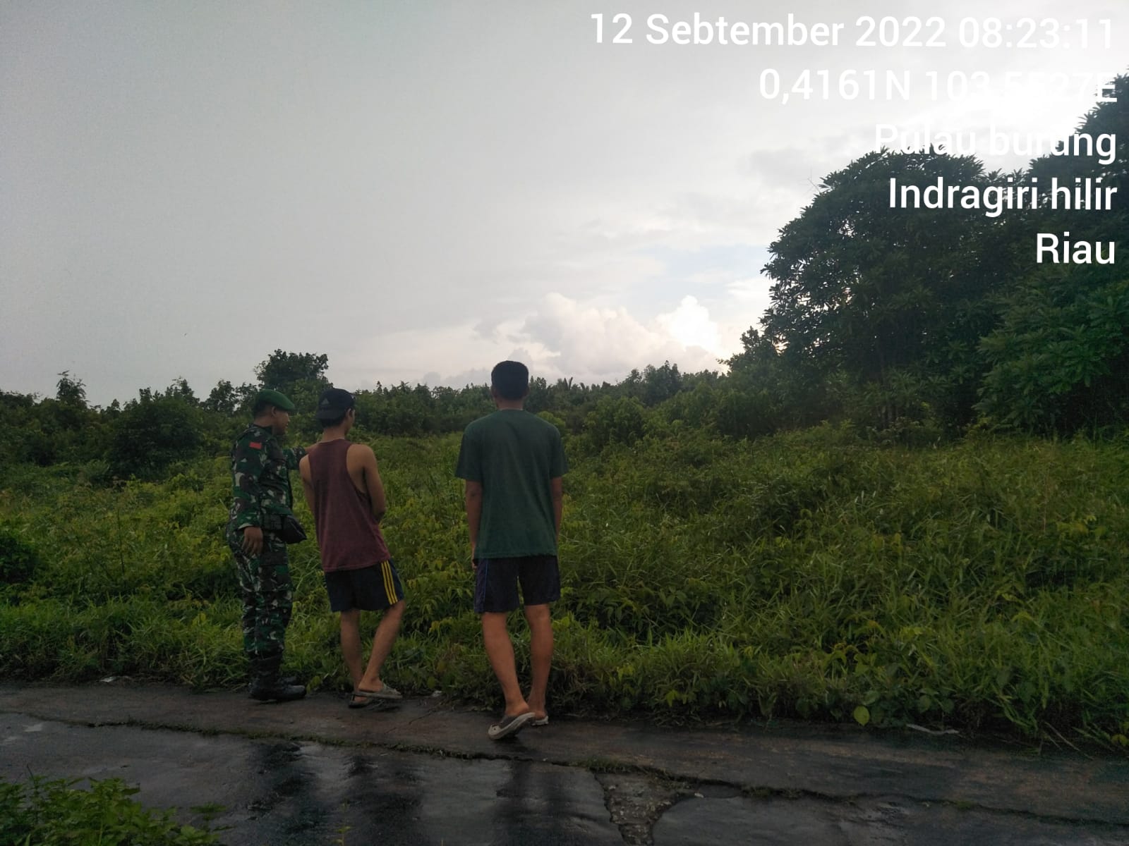 Praka Dedi Berikan Babinsa Koramil 11/Pulau Burung Kodim 0314/Inhil Berikan Pemahaman Pencegahan Karhutlah