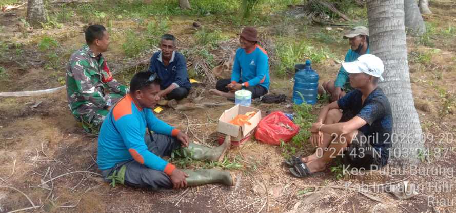 Babinsa Pulau Burung Gencar Edukasi Warga Cegah Karhutlah Sejak Dini