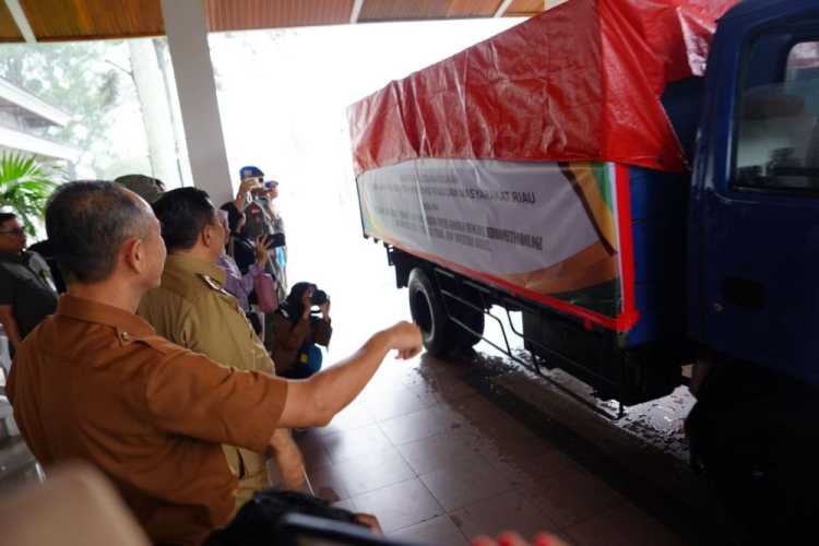 Kepedulian ASN Riau: Bantuan Logistik Berangkat untuk Warga Terdampak Bencana di Aceh, Sumut, dan Sumbar