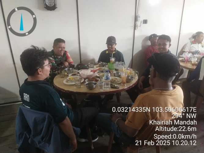 Babinsa Kopda Hendri Lakukan Komsos di Masyarakat, Ajak Warga Jauhi Narkoba dan Pinjol Ilegal