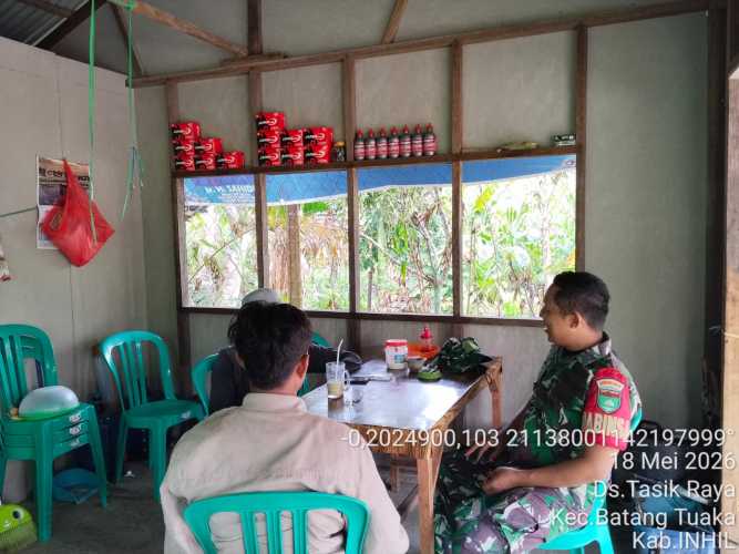 Babinsa Tasik Raya Ajak Warga Aktifkan Ronda Malam Cegah Pencurian