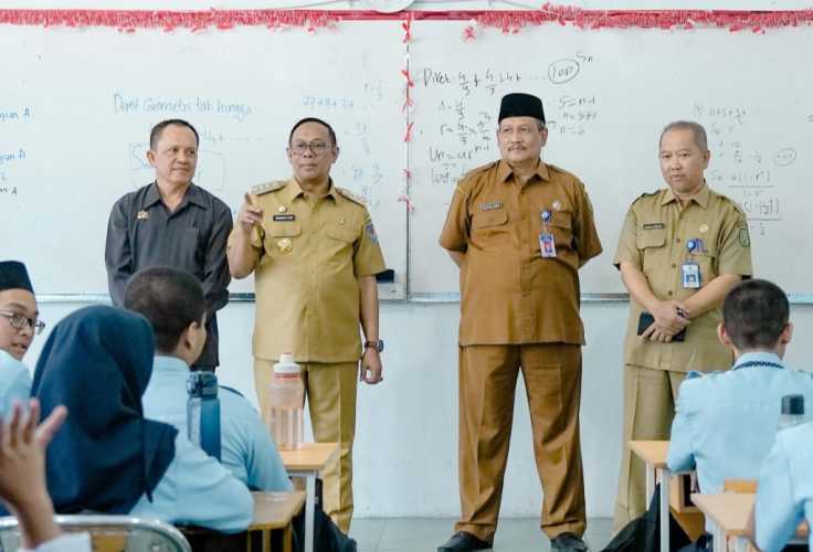 Pastikan Fasilitas dan Pelayanan Berjalan dengan Baik, Pj Gubri Sidak SMA 8 Pekanbaru