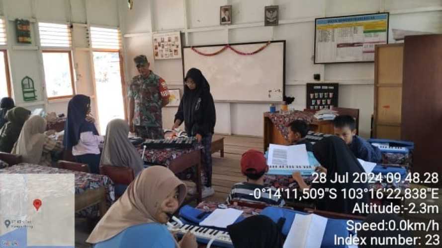 Sertu Januar Efendi Ajak Siswa Pahami Latihan Visual Drumband