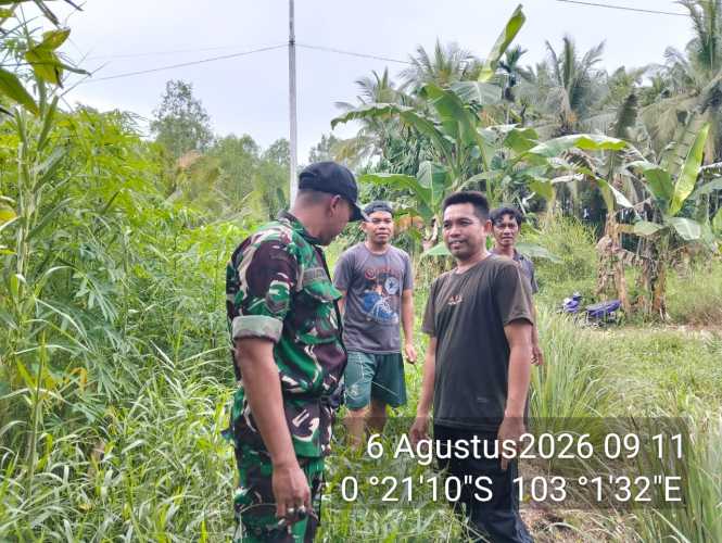 Babinsa Koramil 01/Tembilahan Gelar Patroli dan Penerangan Tapal Batas di Kel. Tembilahan Hilir