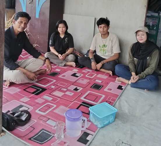 Kepala Desa Perigi Raja Sambut Mahasiswa FPK Universitas Riau untuk Penelitian Kepiting Bakau