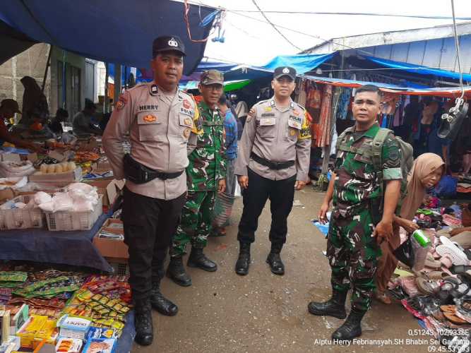 Jaga Kondusifitas selama Pilkada, Babinkamtibmas Desa Simpang Kateman Sambangi Para  Pedagang Pasar