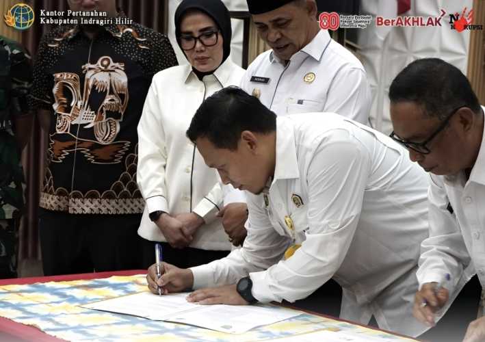 Kepala Kantor Pertanahan Indragiri Hilir Tandatangani Kerja Sama Pengisian Gerai di Mal Pelayanan Publik (MPP)