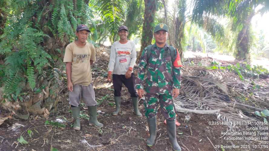 Babinsa  Sungai Raya Menjaga kondusifitas wilayah tapal batas