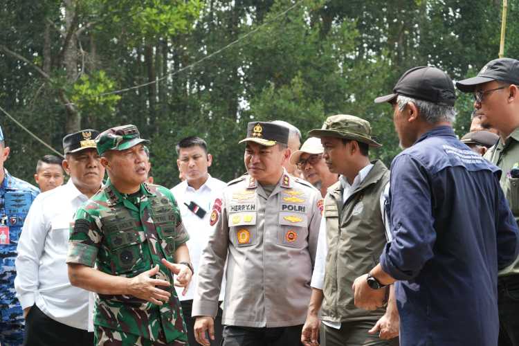 Kapolda Riau Bersama Pangdam XIX dan Menteri Kehutanan Bahas Restorasi Gambut dan Cegah Karhutla di Rumah Runding Kabupaten Bengkalis