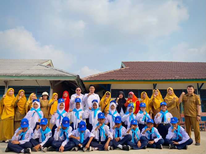 PMR SMPN 1 Concong Luar Dilantik, dr. Faris: Jadilah Generasi yang Peduli dan Siap Menolong