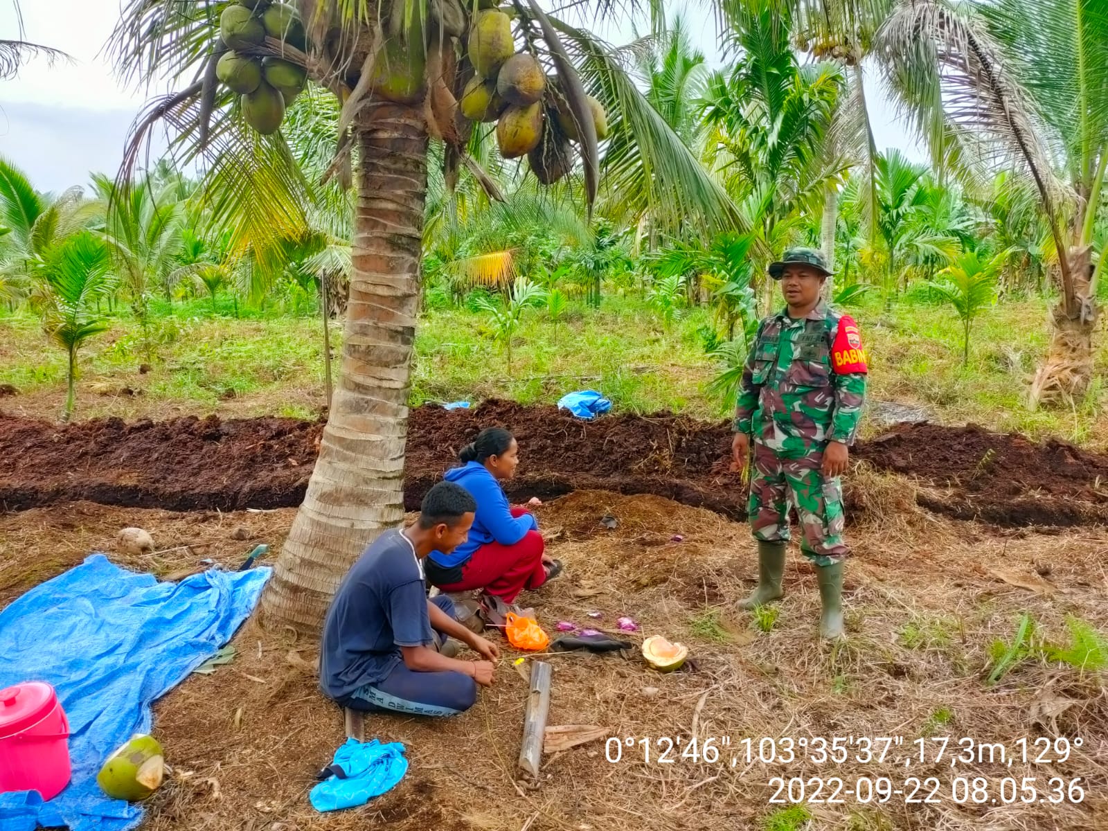 Serda Candra Bastian Babinsa Koramil 10/Pelangiran Sosialiasi Pembersihan Lahan yang Bijak