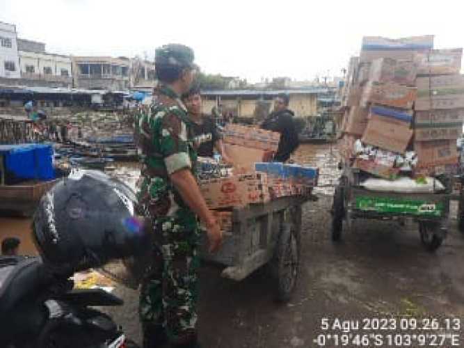 Serda Suratno tertibkan buruh pelabuhan