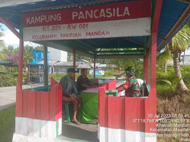 Kopda Sudarwis Menjaga Kampung Pancasila Sebagai Sarana Informasi Kepada Warganya