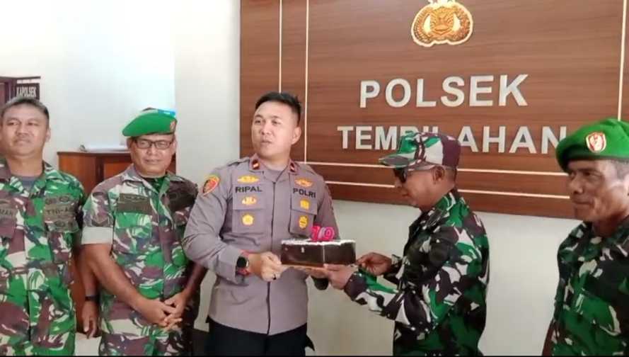HUT Bhayangkara Ke -79,Danramil 01/Tembilahan Berita Suprise Kepada Kapolsek Tembilahan